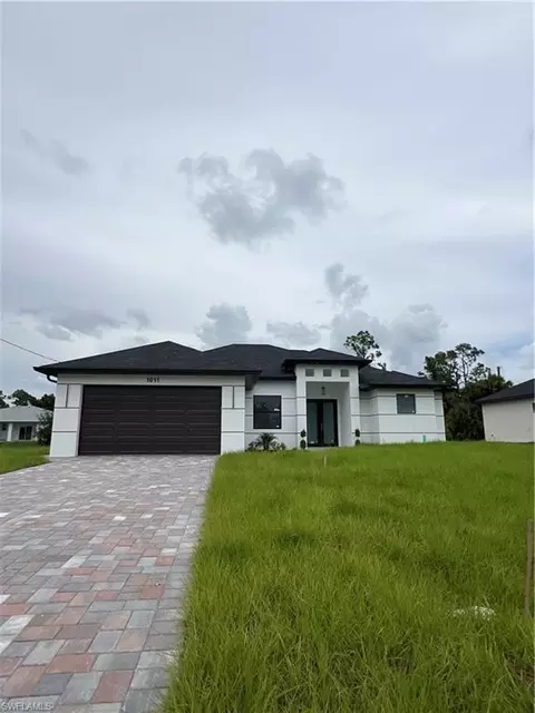 1011 Barcelona St E, Lehigh Acres, FL 33974
