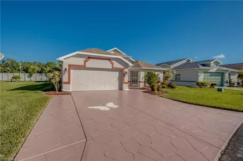 3721 Ponytail Palm Ct, North Fort Myers, FL 33917