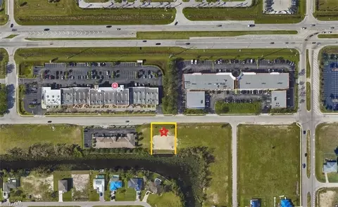 828 SW 4th St, Cape Coral, FL 33991