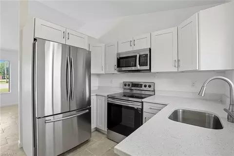 Kitchen - 2008 Clipper Ct, Labelle, FL 33935 photo 2 of 2