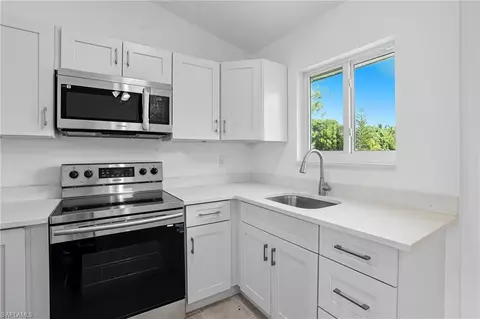 Kitchen - 2008 Clipper Ct, Labelle, FL 33935 photo 1 of 2