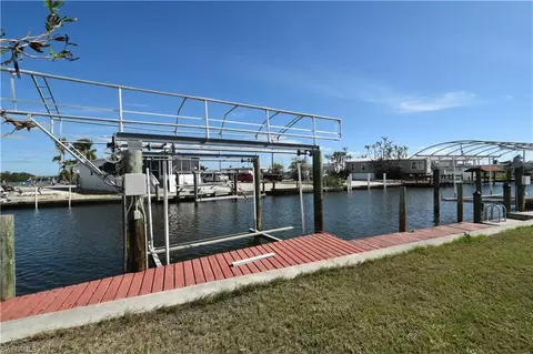 16 Nancy Ln, Fort Myers Beach, FL 33931