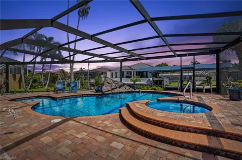 5257 Stratford Ct, Cape Coral, FL 33904
