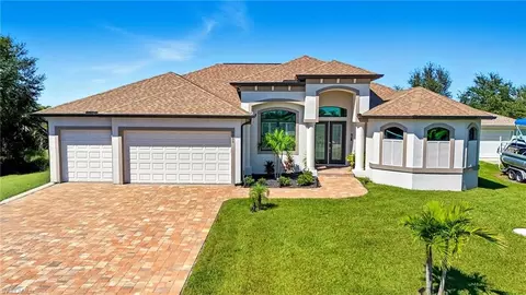 9533 Arnaz Cir, Port Charlotte, FL 33981