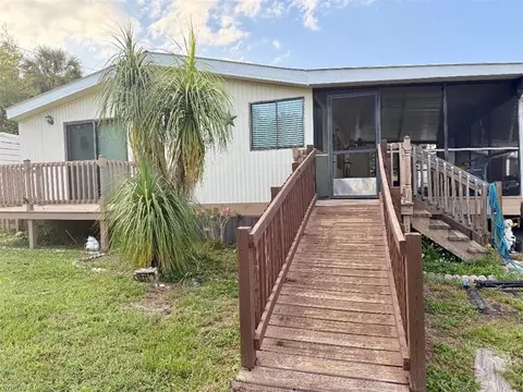 1073 New Ln, Moore Haven, FL 33471