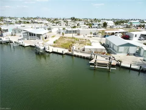 3924 Dewberry Ln, Saint James City, FL 33956
