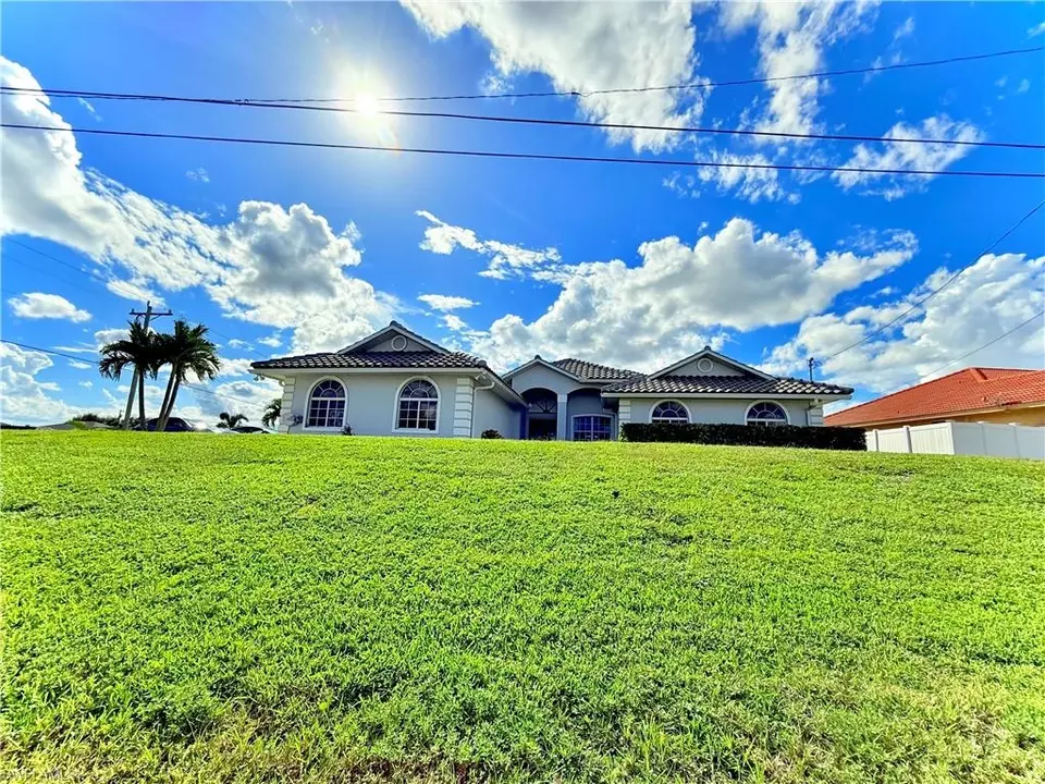 Exterior - 823 SW 10th St, Cape Coral, FL 33991 photo 2 of 8