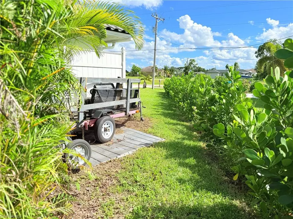 Exterior - 823 SW 10th St, Cape Coral, FL 33991 photo 6 of 8