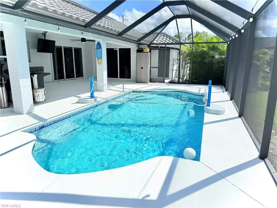 Exterior - 823 SW 10th St, Cape Coral, FL 33991 photo 4 of 8