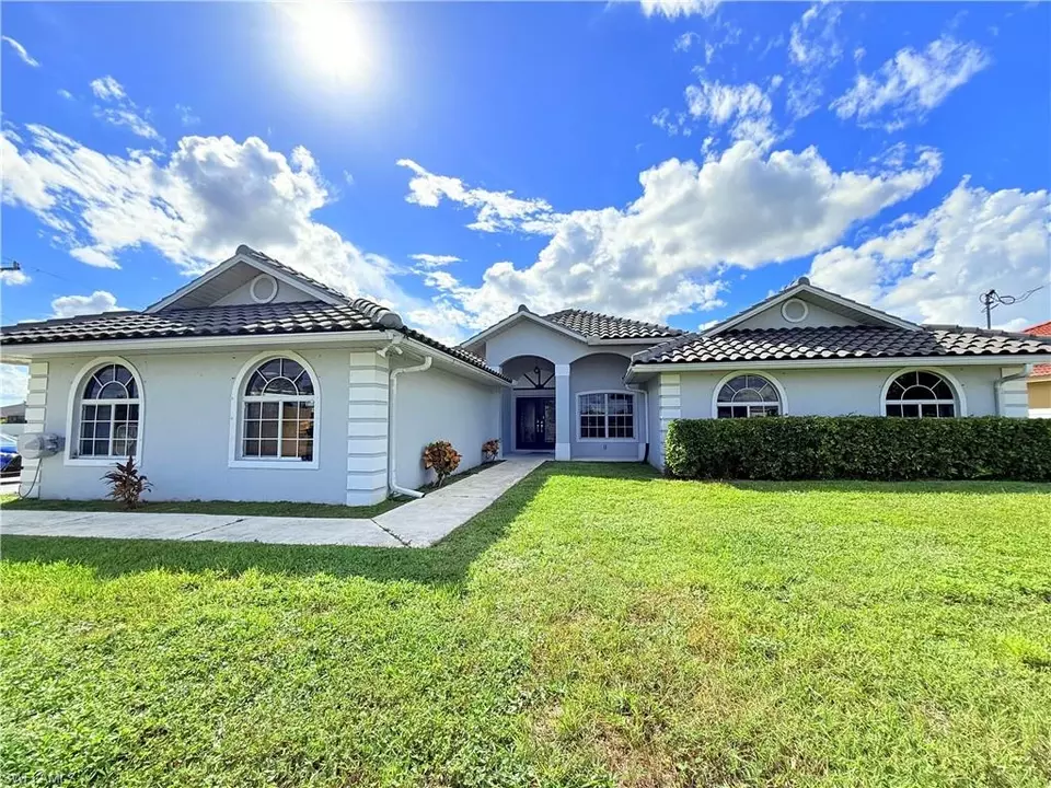 Exterior - 823 SW 10th St, Cape Coral, FL 33991 photo 1 of 8