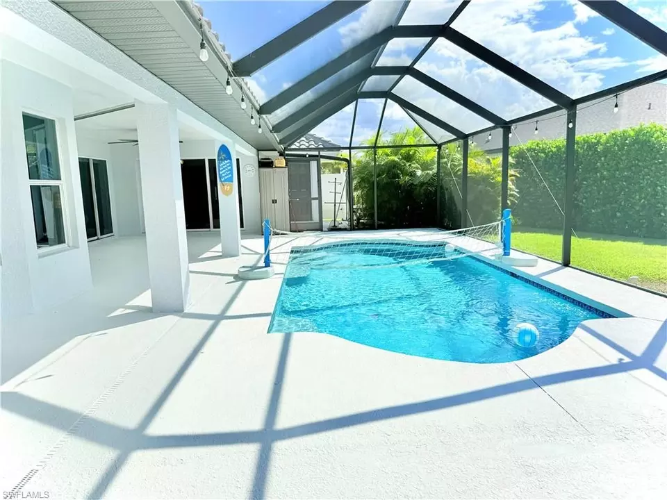 Exterior - 823 SW 10th St, Cape Coral, FL 33991 photo 5 of 8