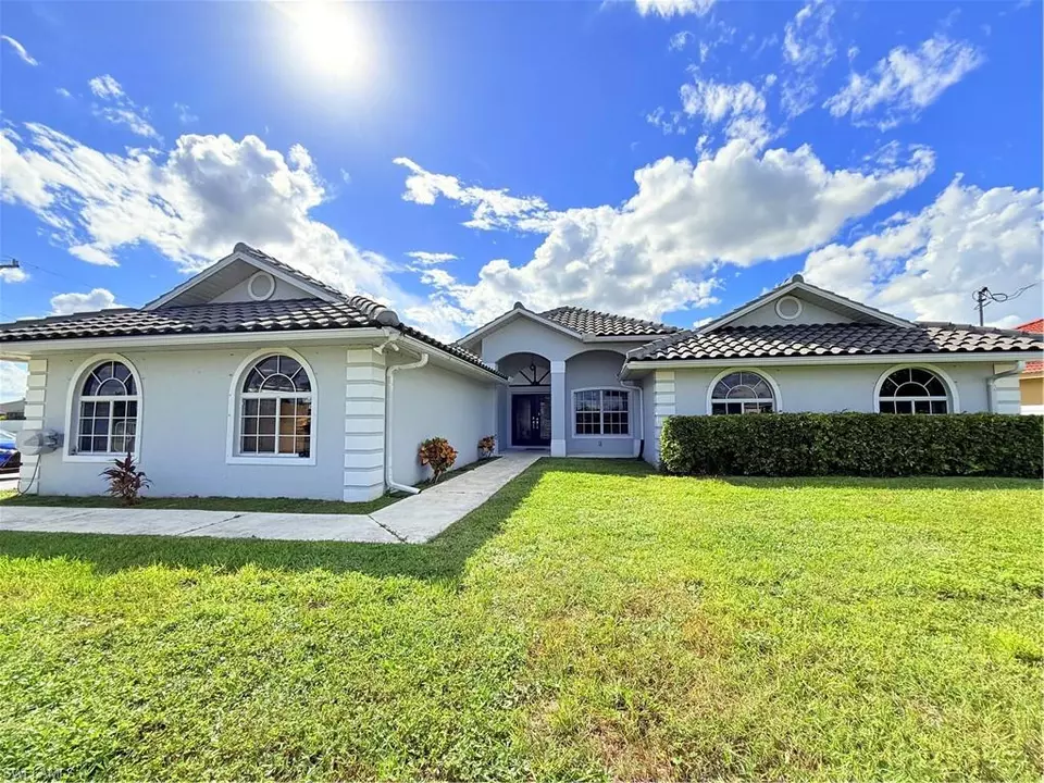Exterior - 823 SW 10th St, Cape Coral, FL 33991 photo 8 of 8
