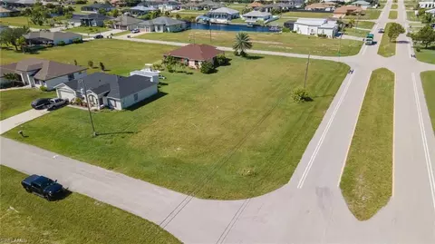 1054 NW 33rd Pl, Cape Coral, FL 33993