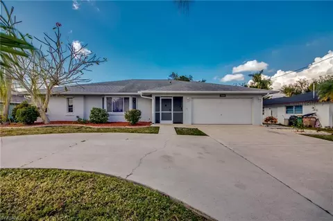904 SE 4th Pl, Cape Coral, FL 33990