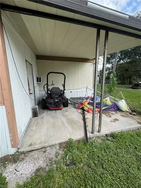 Exterior - 784 Avenue E NW, Moore Haven, FL 33471 photo 3 of 4