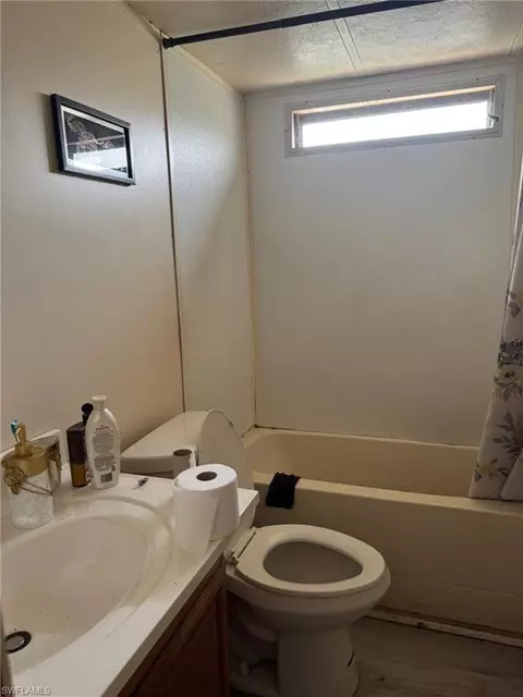 Bath - 784 Avenue E NW, Moore Haven, FL 33471 photo 1 of 2