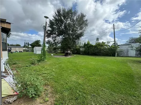 Exterior - 784 Avenue E NW, Moore Haven, FL 33471 photo 4 of 4