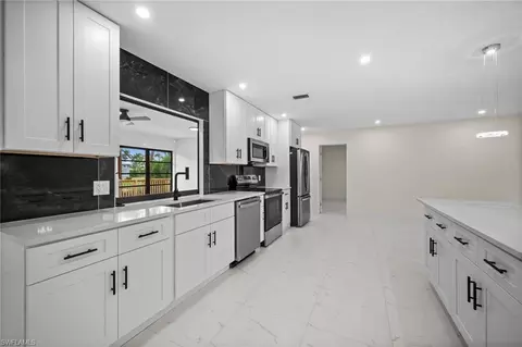 14725 Kimberly Ln, Fort Myers, FL 33908