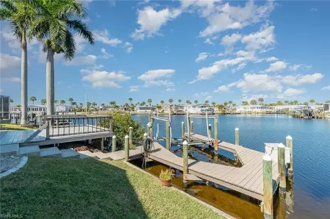 17720 Canal Cove Ct, Fort Myers Beach, FL 33931