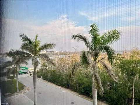345 Mango St #404, Fort Myers Beach, FL 33931