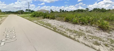 2910 73rd St W, Lehigh Acres, FL 33971