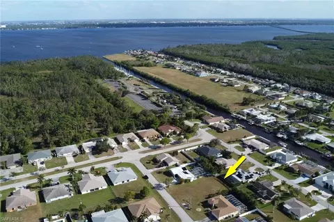 2318 SE 15th St, Cape Coral, FL 33990