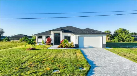 313 NE 5th Ter, Cape Coral, FL 33909