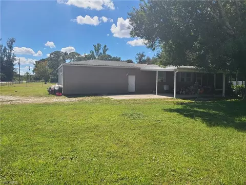 2463 Laurel Ln, North Fort Myers, FL 33917