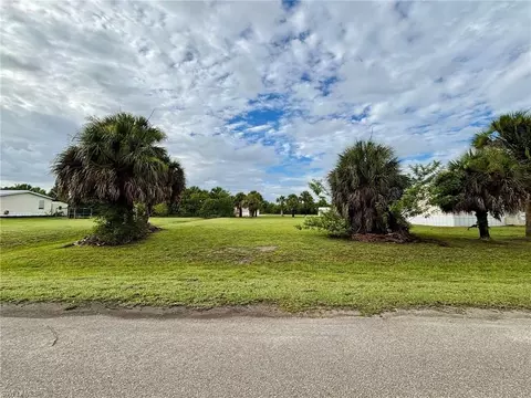 1125 W Miller Dr, Moore Haven, FL 33471