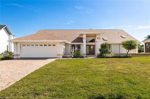 6624 Highland Pines Cir, Fort Myers, FL 33966