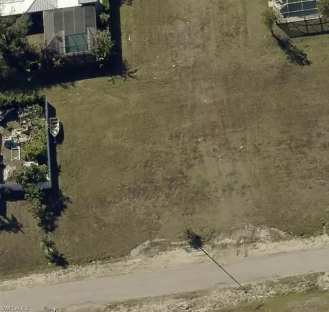 902 NE 16th Ter, Cape Coral, FL 33909