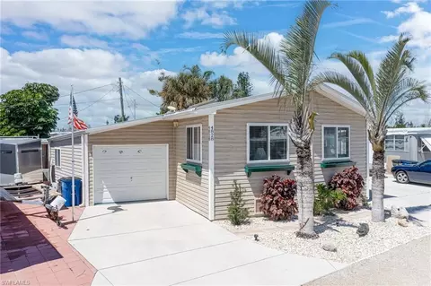 4828 Flamingo Dr, Saint James City, FL 33956