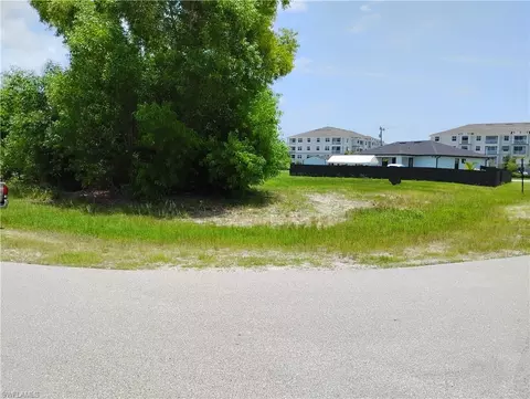 133 SW 8th Pl, Cape Coral, FL 33991