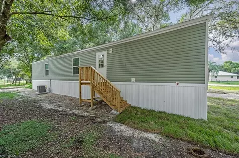 Exterior - 1603 Horseshoe Loop, Moore Haven, FL 33471 photo 3 of 4