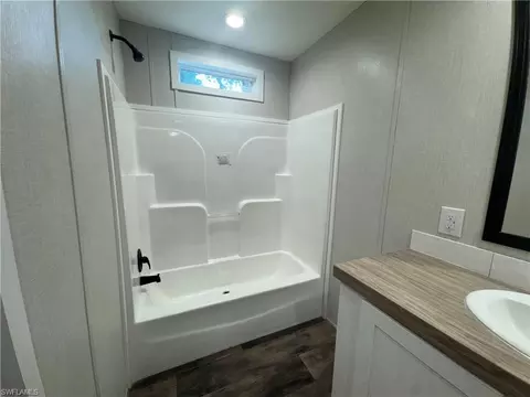 Bath - 1603 Horseshoe Loop, Moore Haven, FL 33471 photo 2 of 3