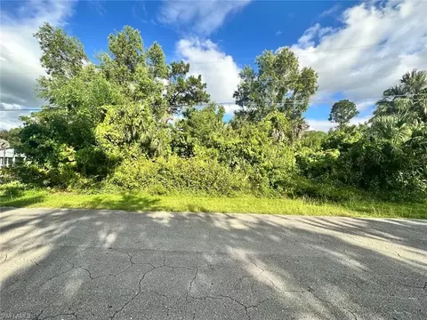410 Desoto Ave, Lehigh Acres, FL 33972