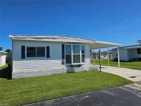 559 Winning Way, North Fort Myers, FL 33917