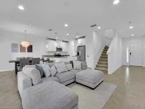 12526 Laurel Cove Dr, Fort Myers, FL 33913
