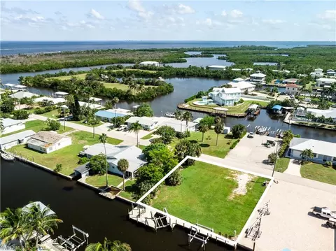16269 Buccaneer St, Bokeelia, FL 33922
