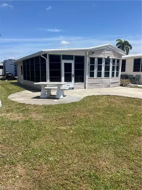 11064 Sunlight Ln, Fort Myers, FL 33908