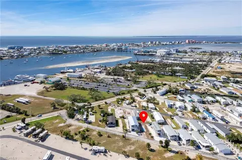 52 Oyster Bay Ln, Fort Myers Beach, FL 33931