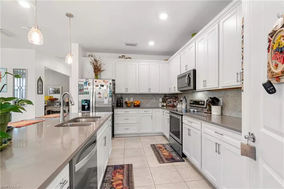 Kitchen - 3705 Passion Vine Dr, Alva, FL 33920 photo 4 of 5