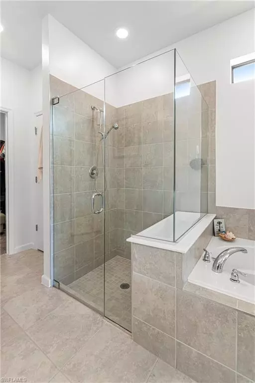 Bath - 3705 Passion Vine Dr, Alva, FL 33920 photo 3 of 4