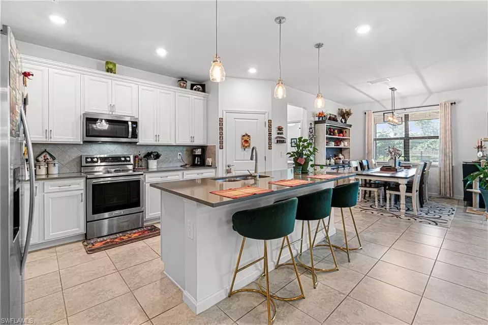 Kitchen - 3705 Passion Vine Dr, Alva, FL 33920 photo 3 of 5