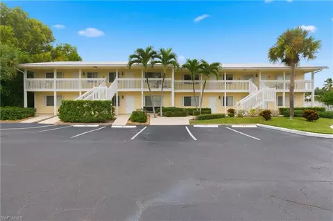 4633 Bayshore Dr #M7, Naples, FL 34112