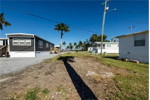 16978 Captains Dr, Bokeelia, FL 33922