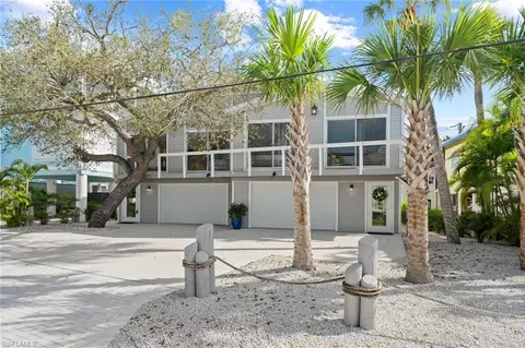 110-112 Voorhis St, Fort Myers Beach, FL 33931