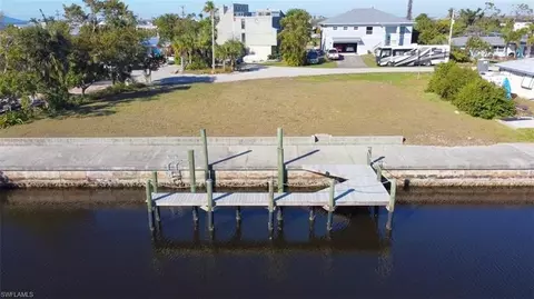 3210 Stabile Rd, Saint James City, FL 33956