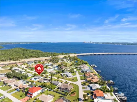 2514 SE 26th Ave, Cape Coral, FL 33904