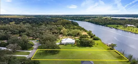 1497 Riverbend Dr, Labelle, FL 33935